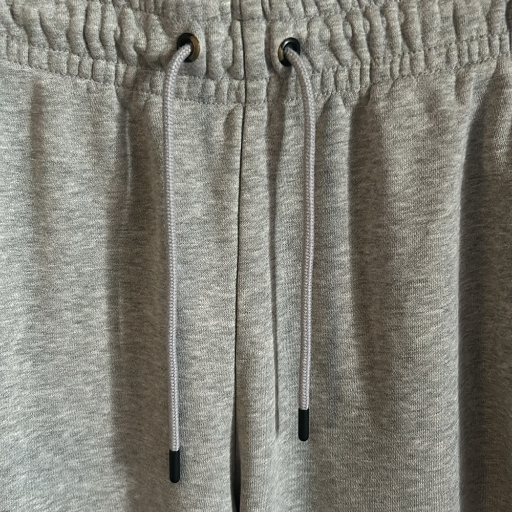 Nike Women’s Gray Sportswear Essential Fleece Lounge Athletic Sweatpants - Picture 4 of 9